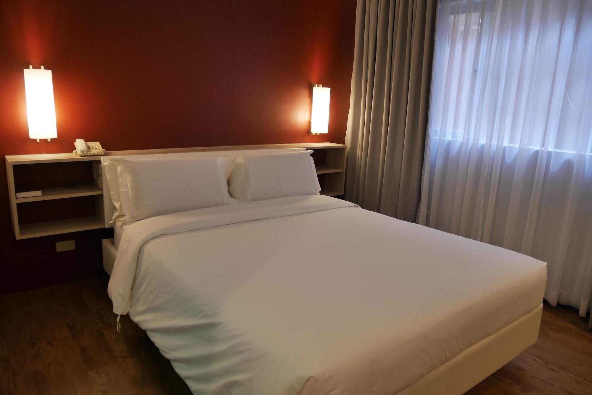 Circle Inn Hotel And Suites Bacolod Bagian luar foto