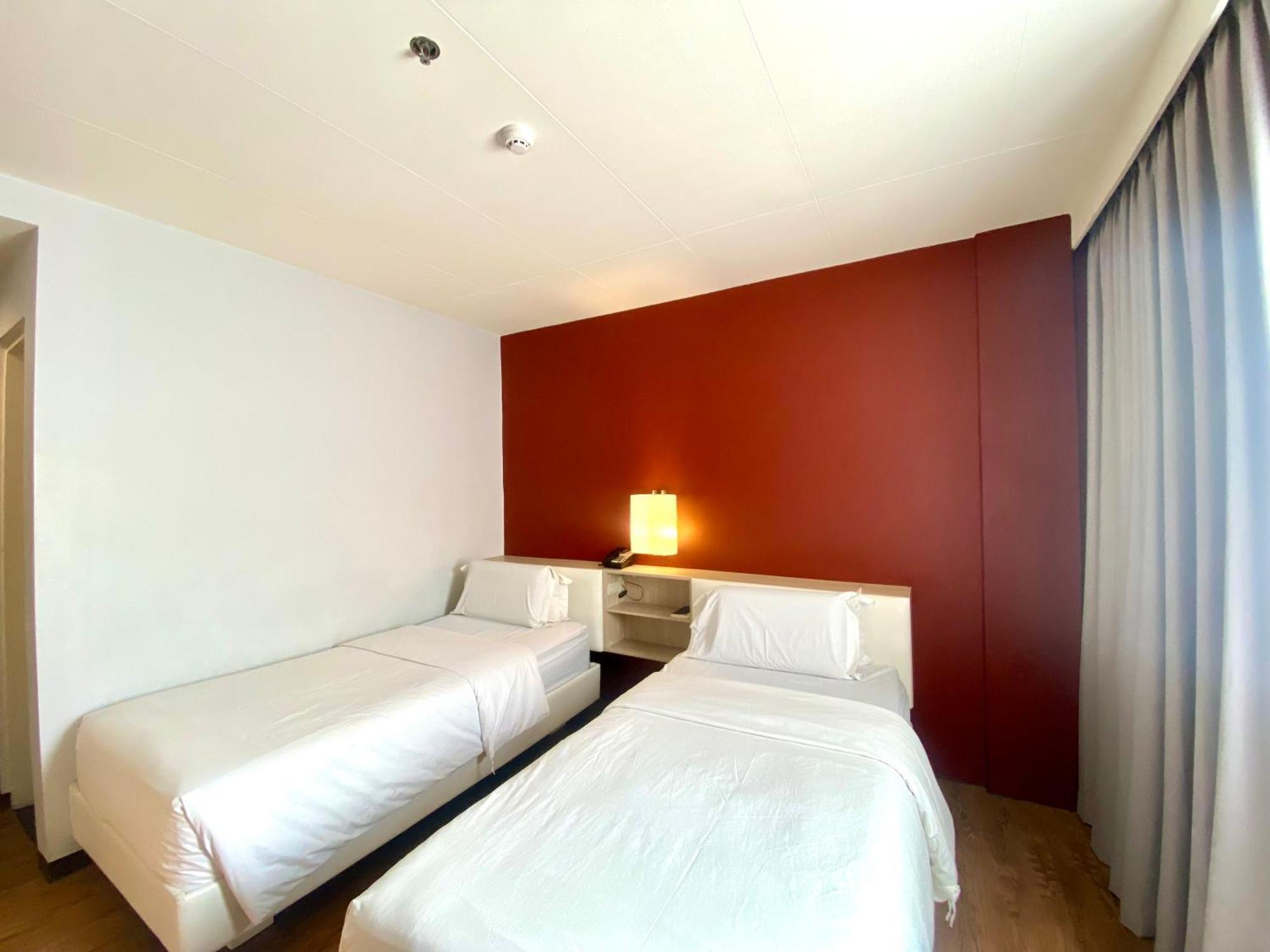 Circle Inn Hotel And Suites Bacolod Bagian luar foto
