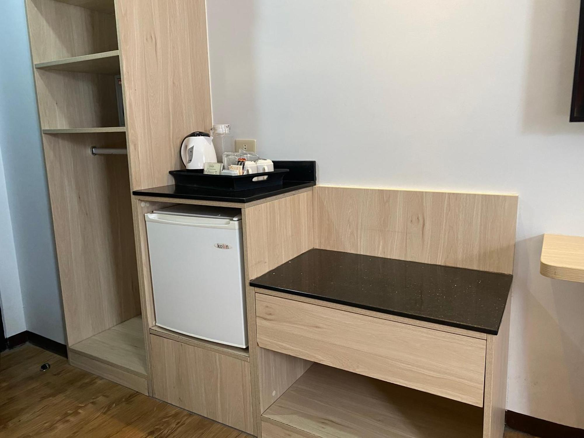 Circle Inn Hotel And Suites Bacolod Bagian luar foto