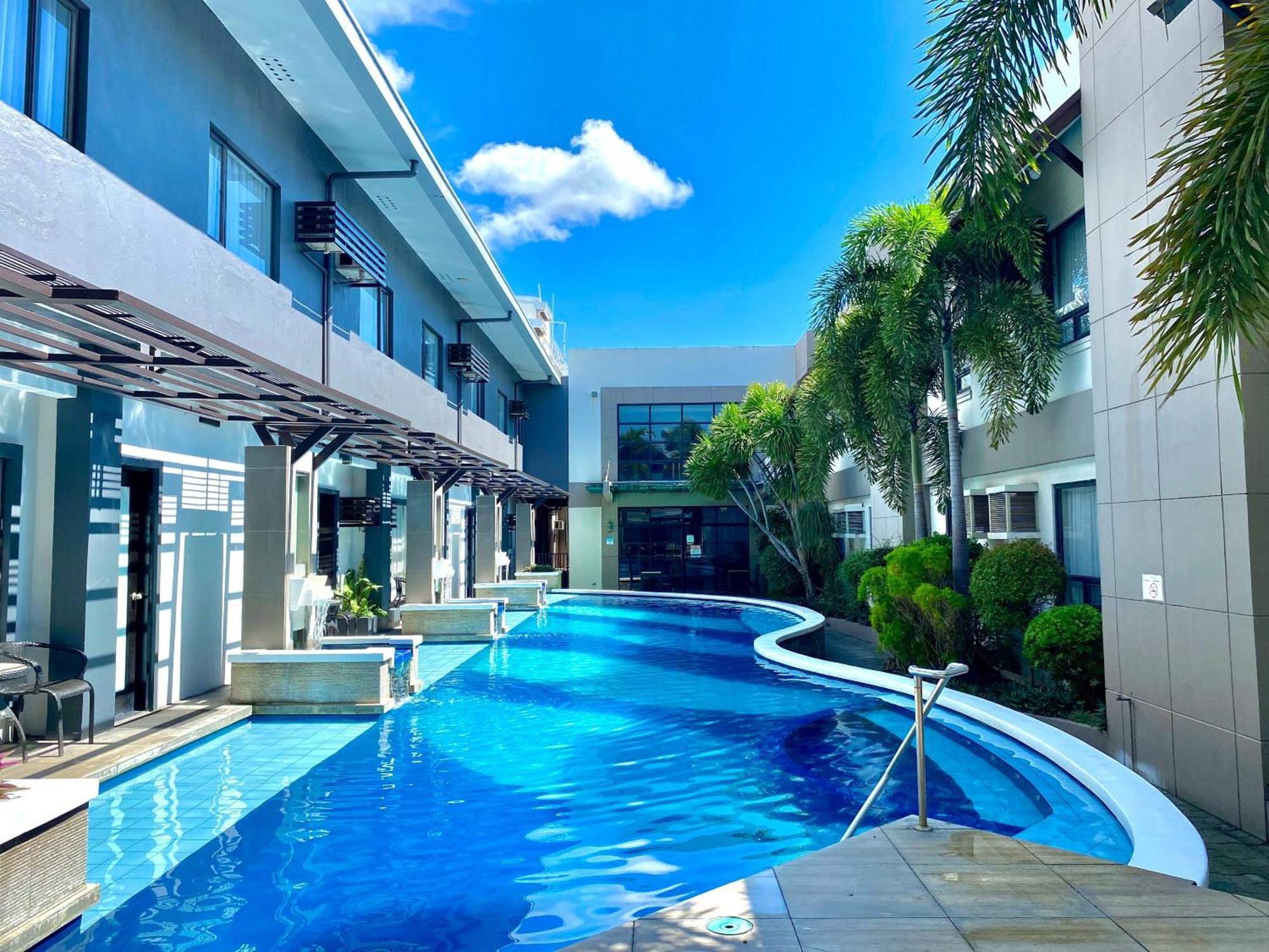 Circle Inn Hotel And Suites Bacolod Bagian luar foto