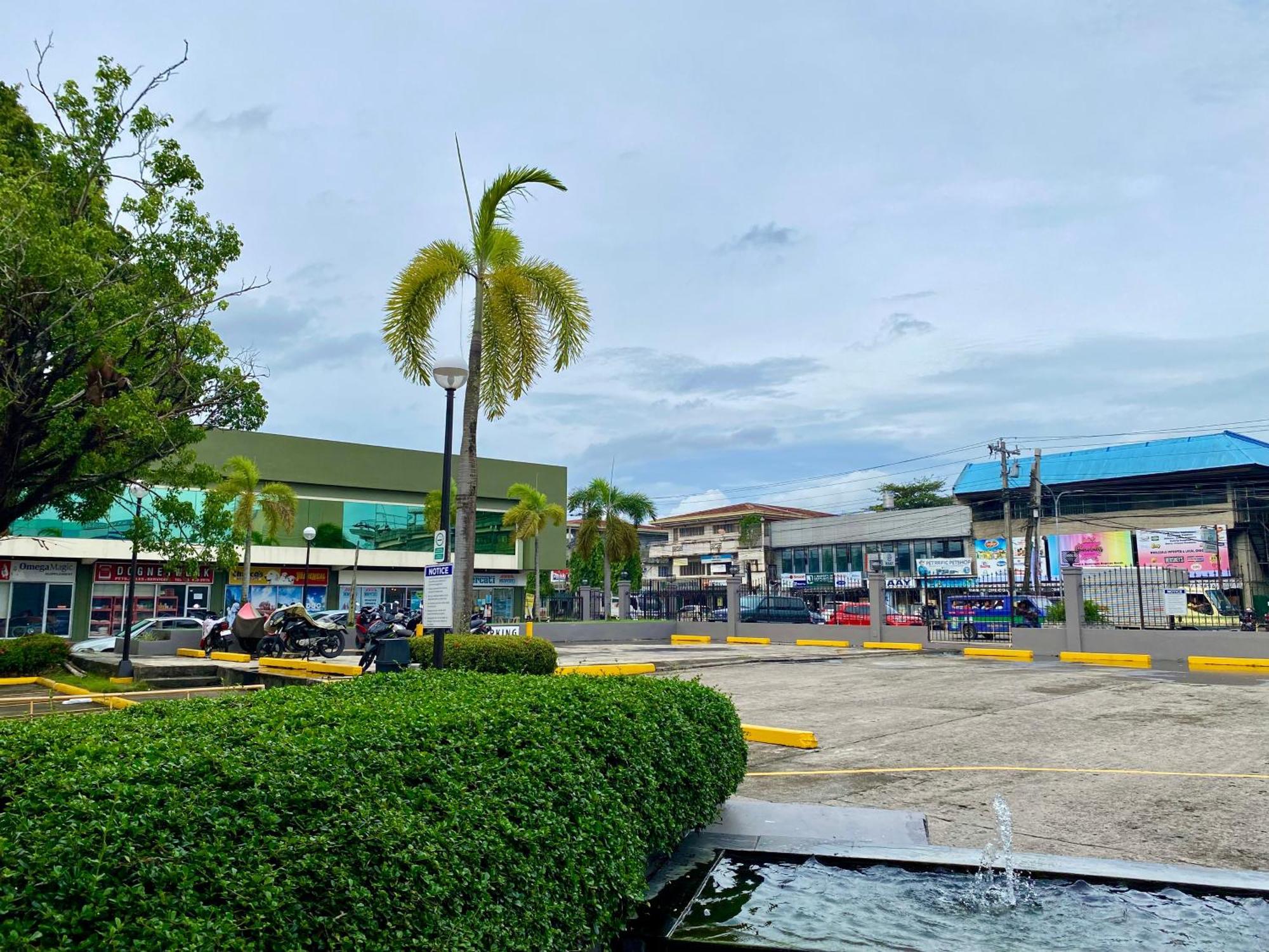 Circle Inn Hotel And Suites Bacolod Bagian luar foto