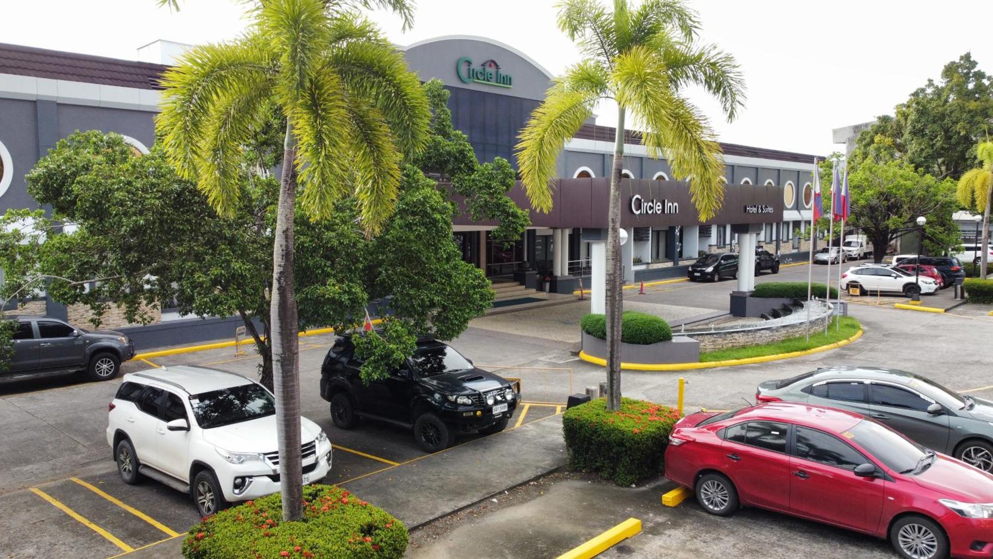 Circle Inn Hotel And Suites Bacolod Bagian luar foto
