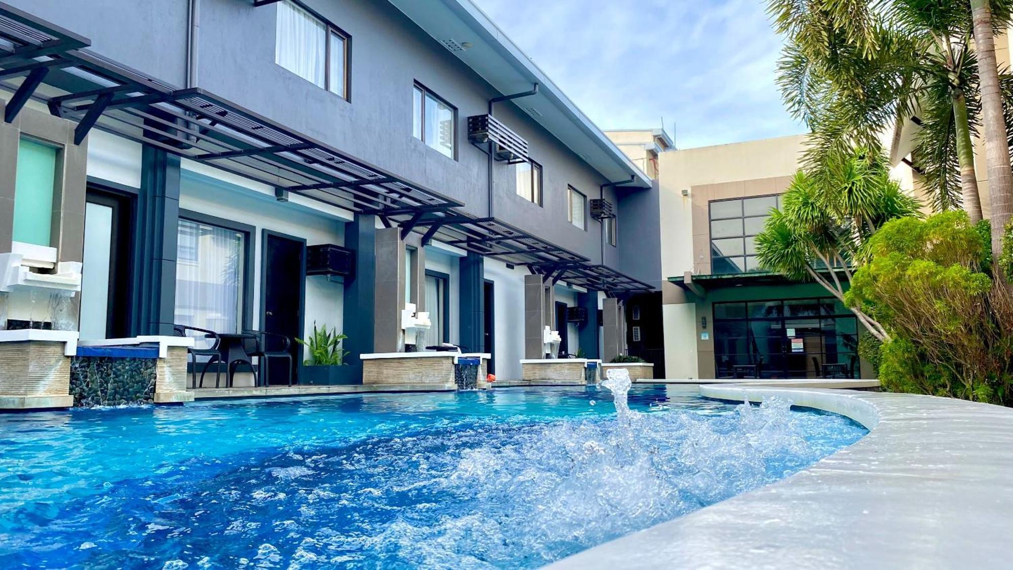 Circle Inn Hotel And Suites Bacolod Bagian luar foto