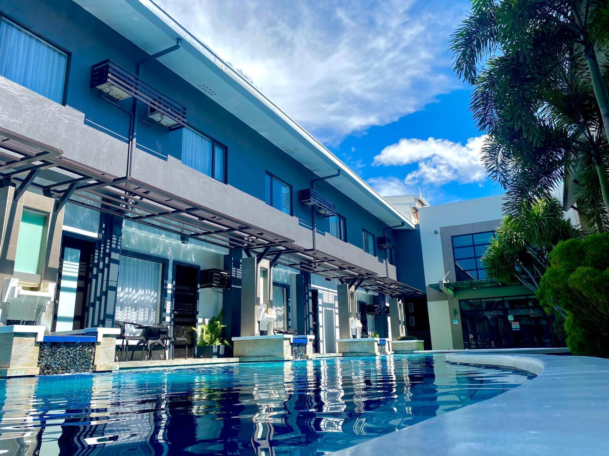 Circle Inn Hotel And Suites Bacolod Bagian luar foto