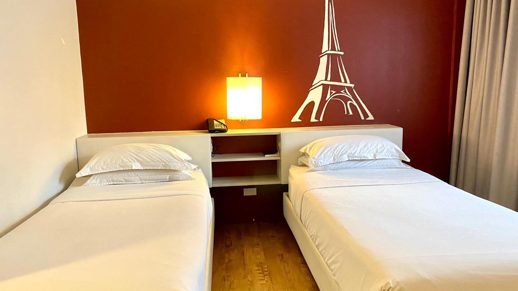 Circle Inn Hotel And Suites Bacolod Bagian luar foto