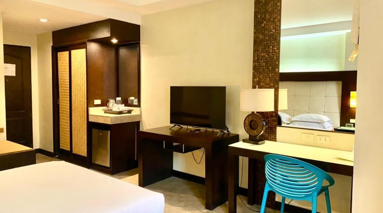 Circle Inn Hotel And Suites Bacolod Bagian luar foto