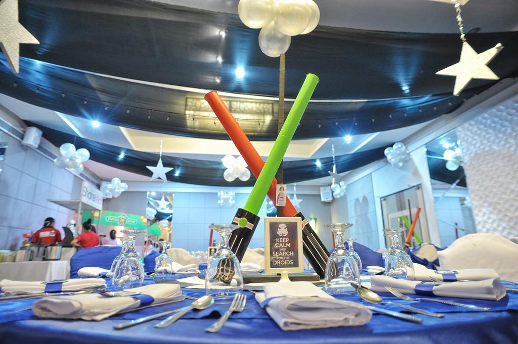 Circle Inn Hotel And Suites Bacolod Bagian luar foto