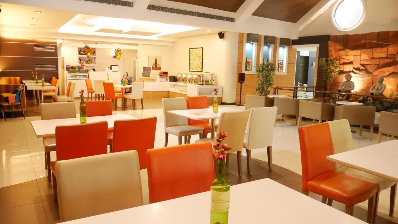 Circle Inn Hotel And Suites Bacolod Bagian luar foto