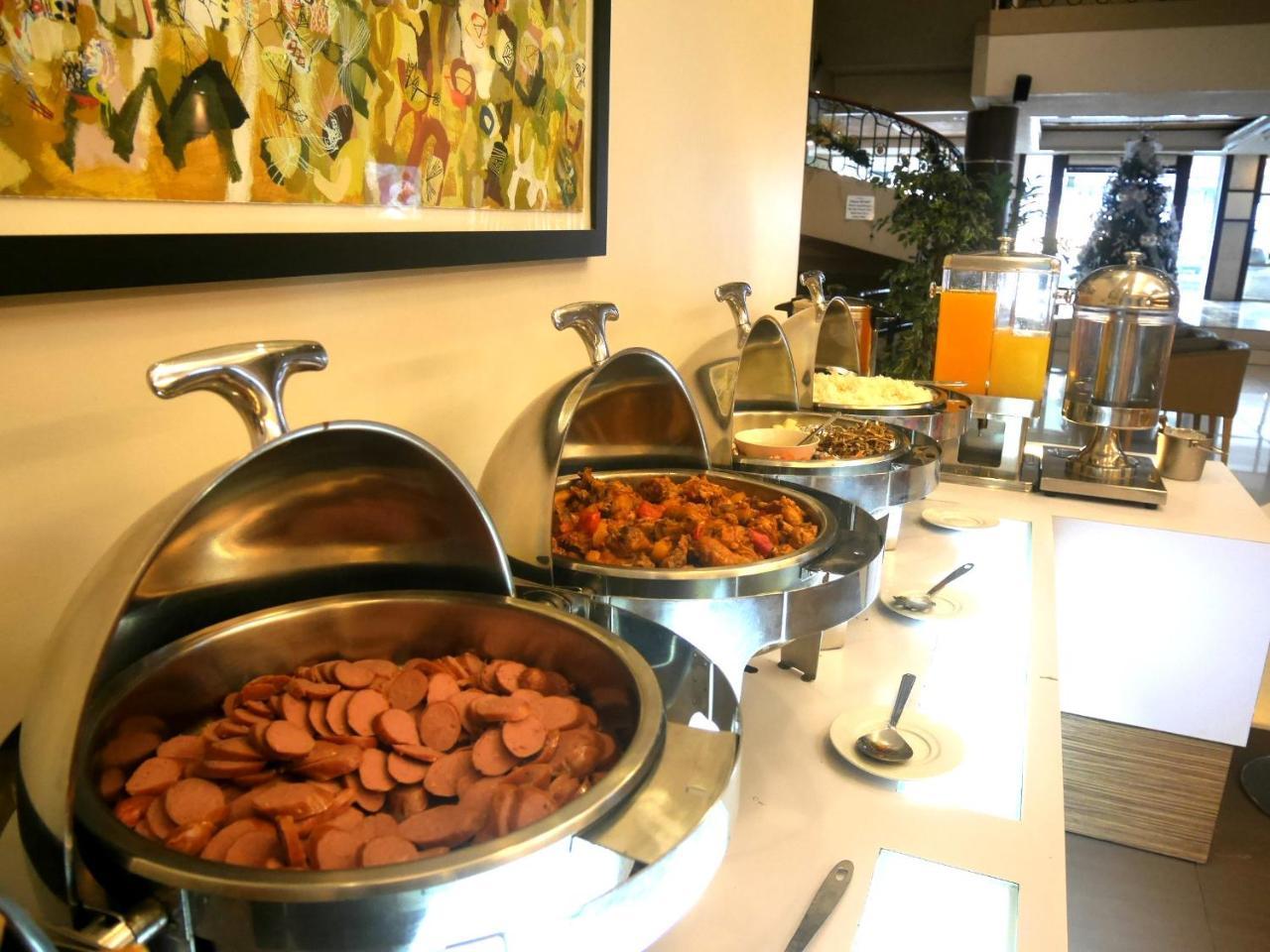 Circle Inn Hotel And Suites Bacolod Bagian luar foto